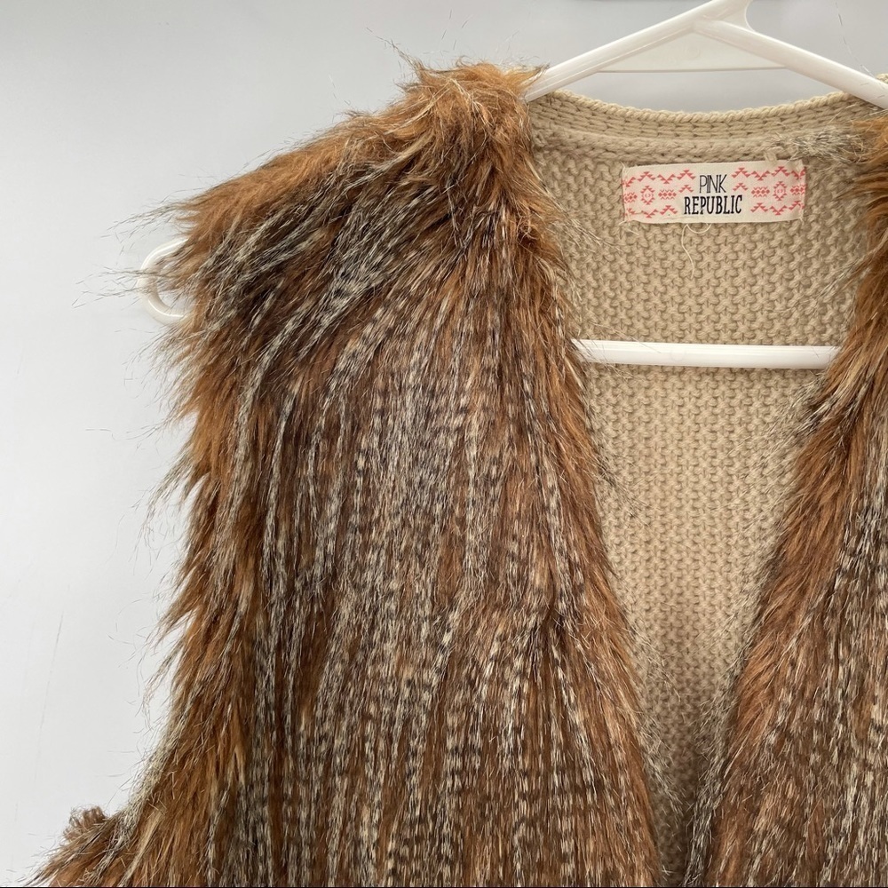 Pink Republic Faux Fur / Feather Vest - Picture 5 of 13